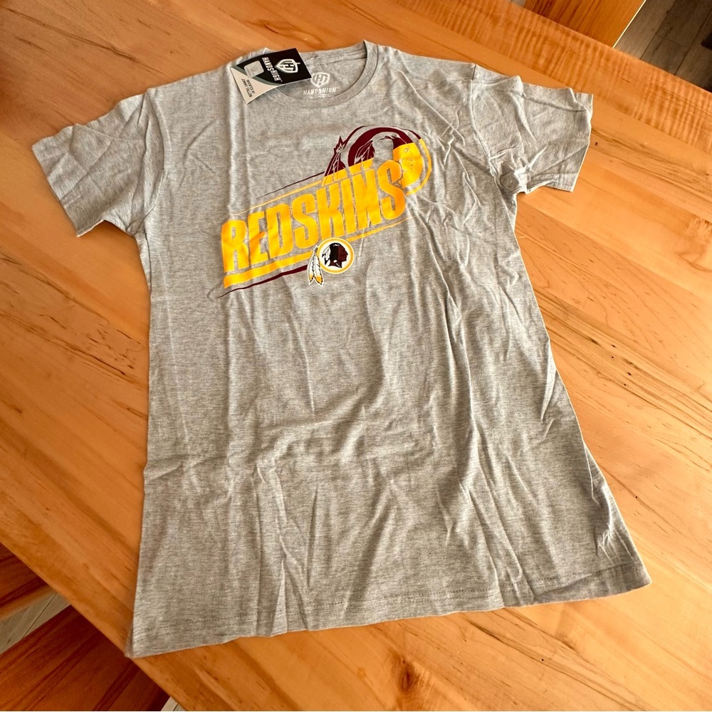 NWT Redskins tee L